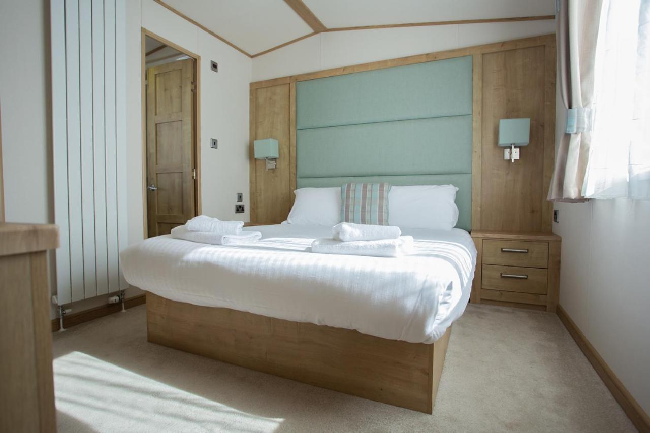 The Lakes Rookley 외부 사진 A bedroom in a static