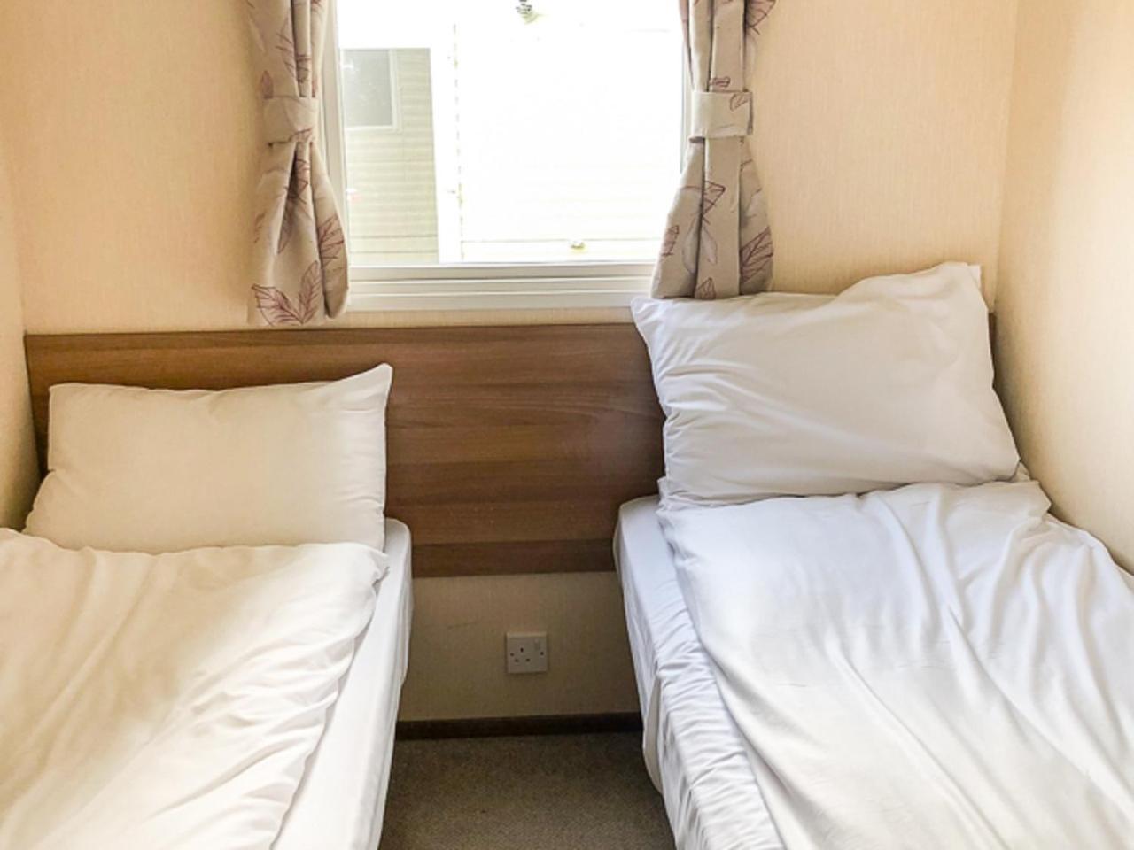 The Lakes Rookley 객실 사진 Twin beds