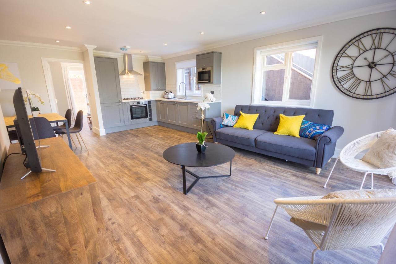 The Lakes Rookley 외부 사진 Interior of a typical apartment