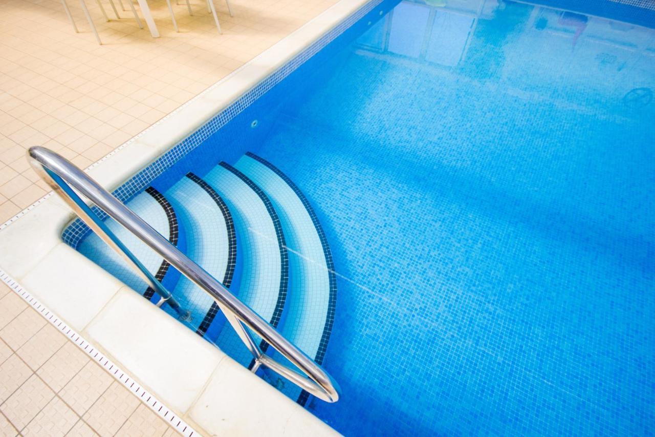The Lakes Rookley 외부 사진 Swimming pool